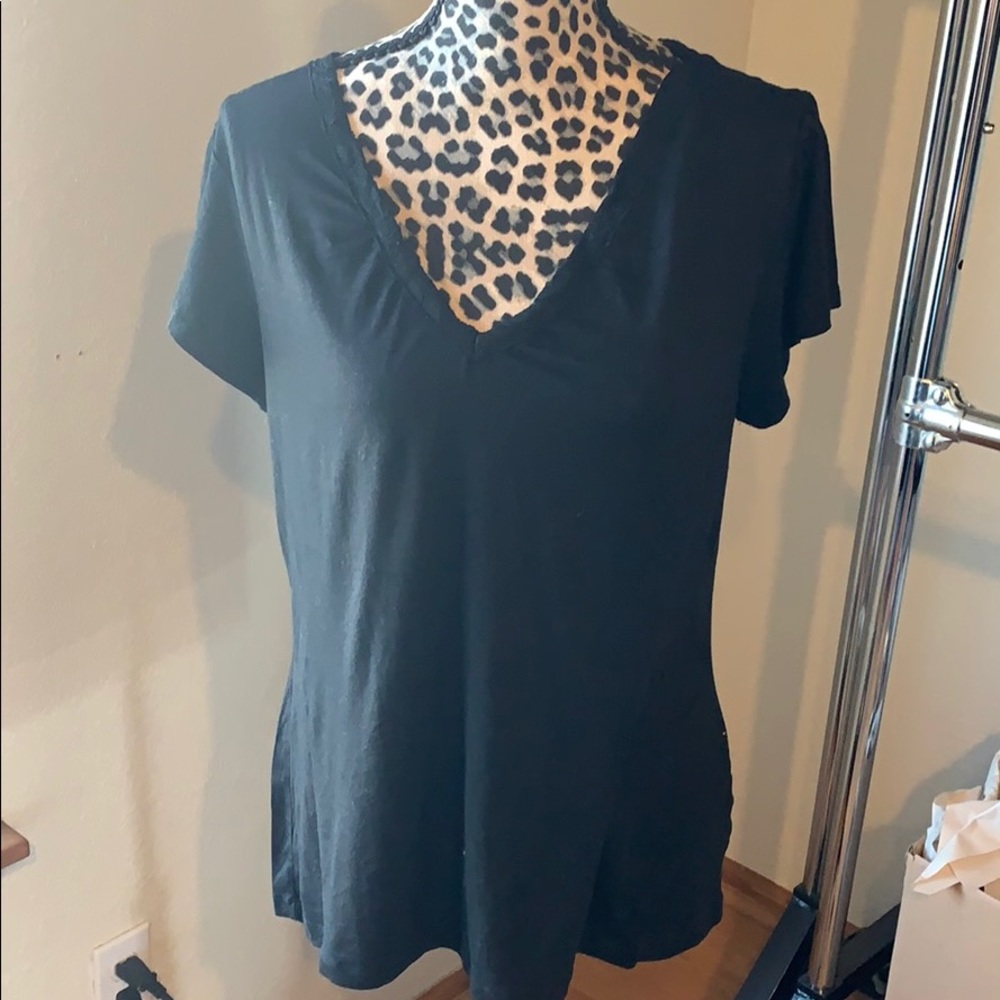 Black vneck with lace